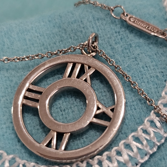 🤍Tiffany & Co. Atlas Open Circle Roman Numeral Pendant 925 Silver Necklace⏰️ - Picture 4 of 16